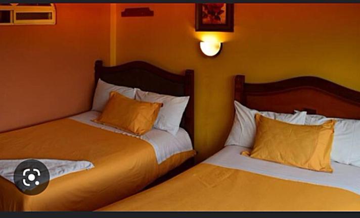 Hotel Hostal Miguel Angel Quito Esterno foto